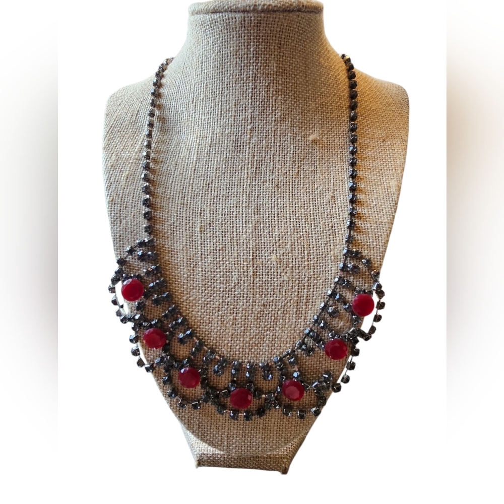 Elegant Red and‎ Black Beaded Necklace